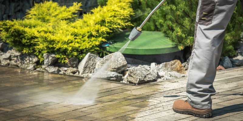 Three Reasons to Leave Pressure Washing to the Pros
